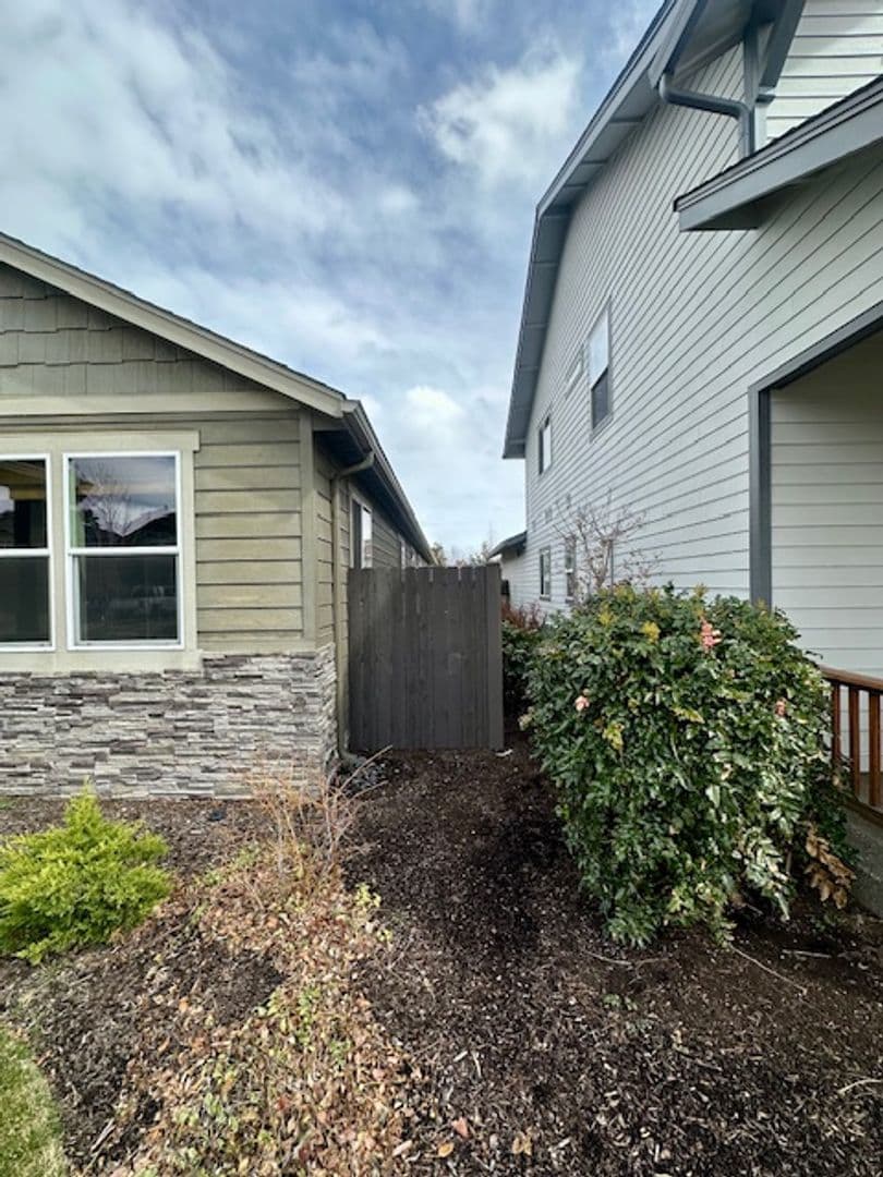 Bend House: 63266 Newhall Pl.