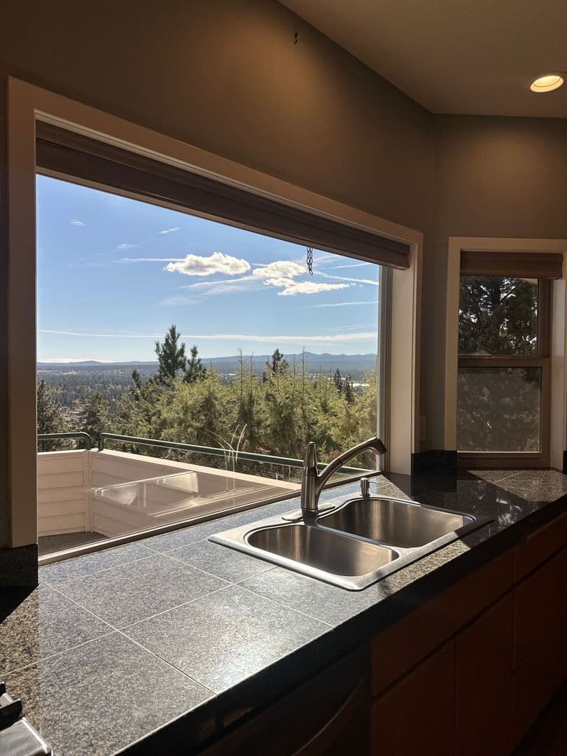 Bend House: 1959 NW Rimrock Dr.