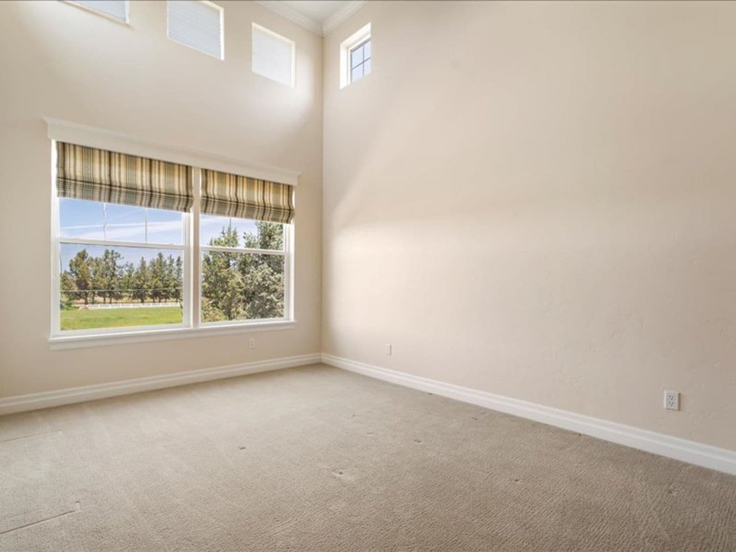 Bend House: 64420 Bailey Rd