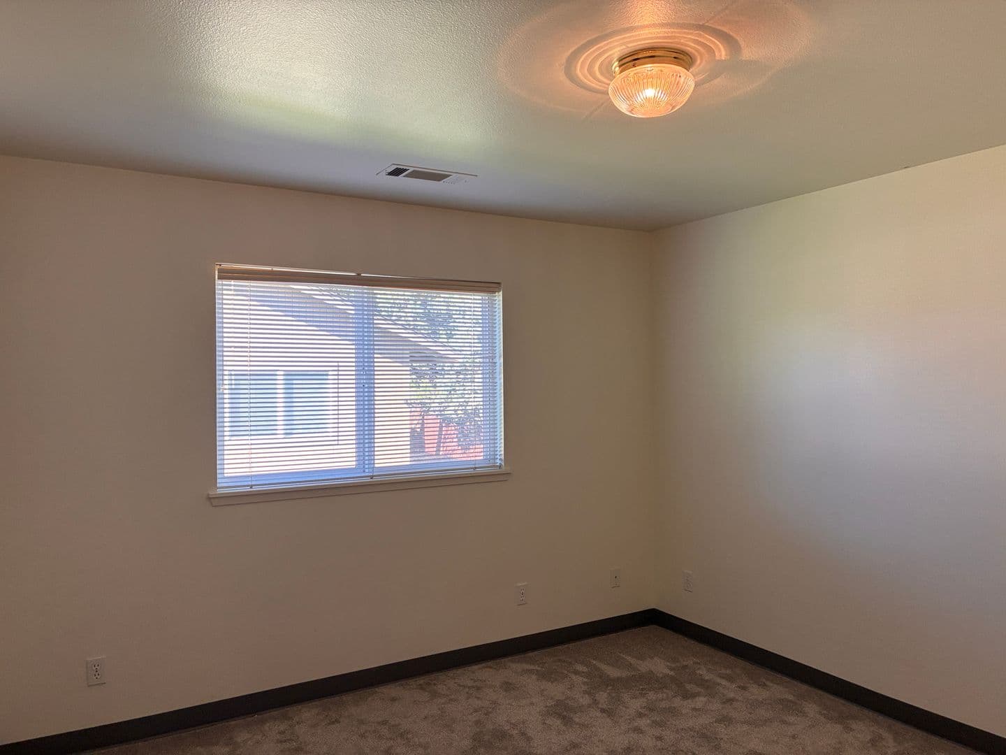 Bend Apartment: 762 NE Savannah Dr.