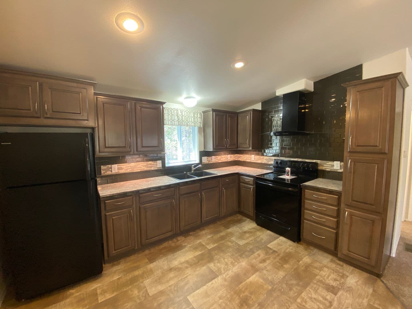 La Pine House: 52515 Pine Dr.