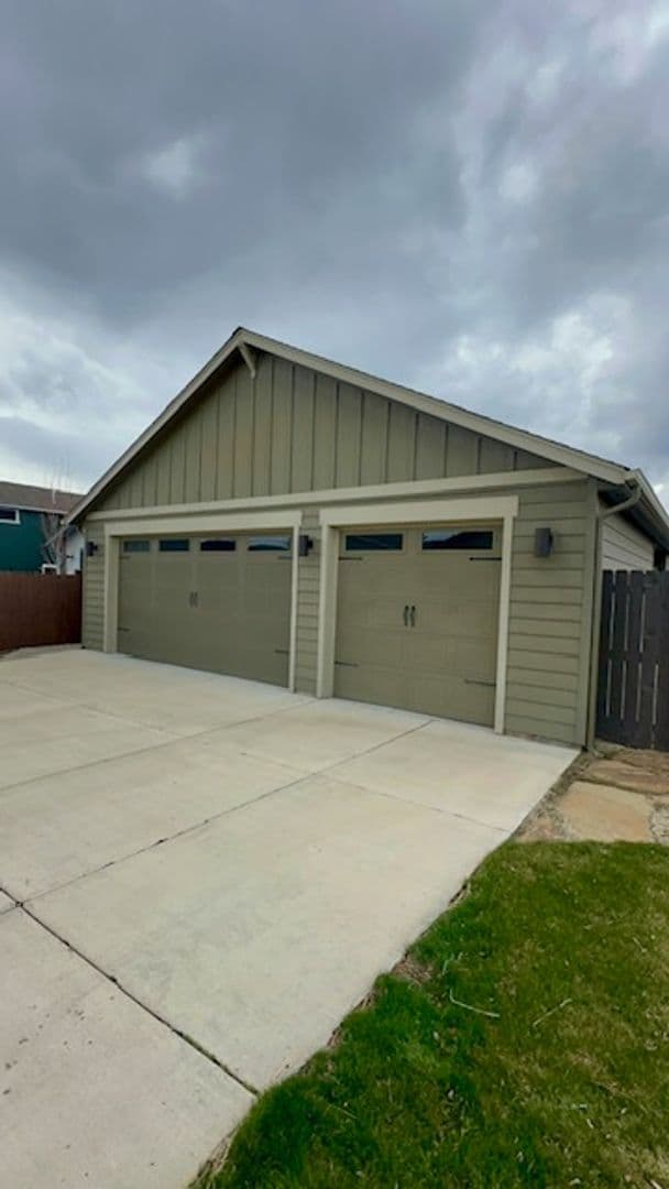 Bend House: 63266 Newhall Pl.