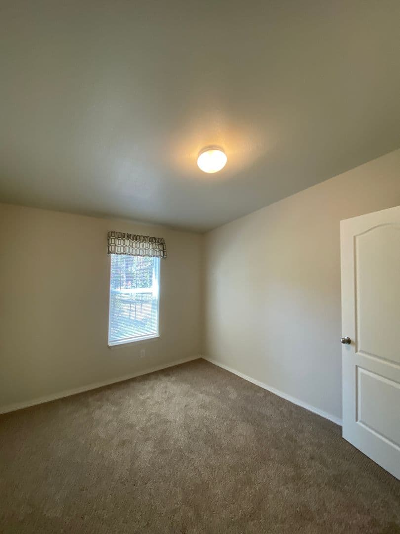 La Pine House: 52515 Pine Dr.