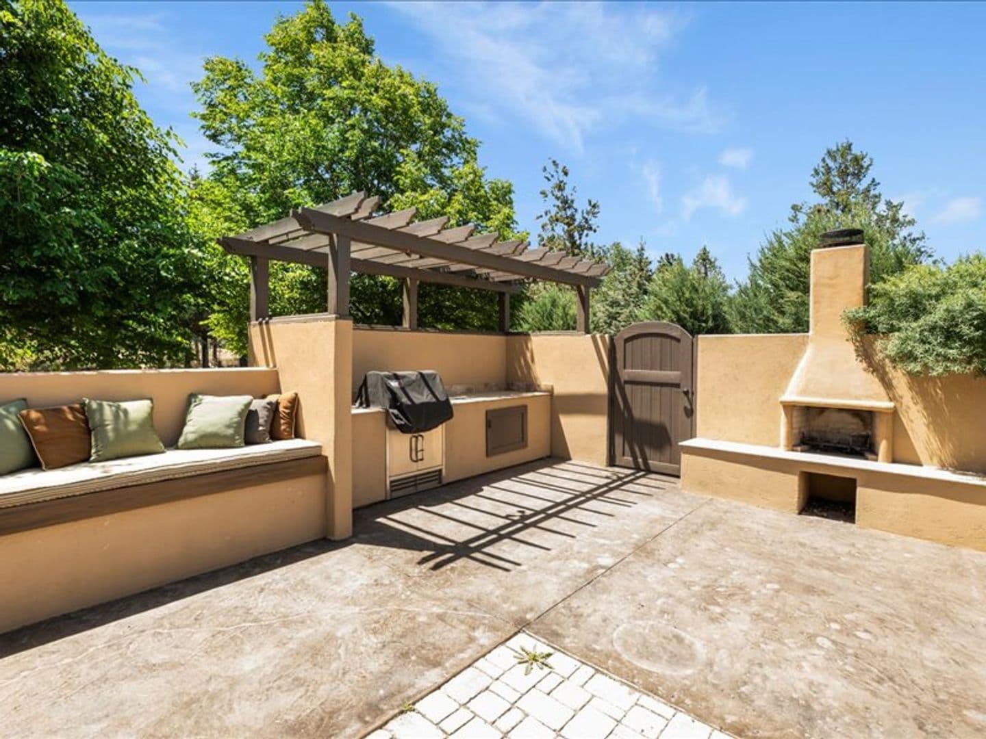 Bend House: 64420 Bailey Rd