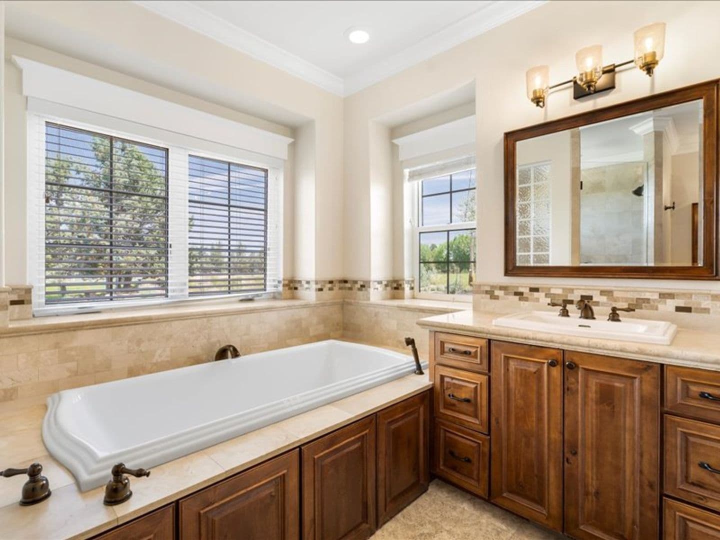 Bend House: 64420 Bailey Rd