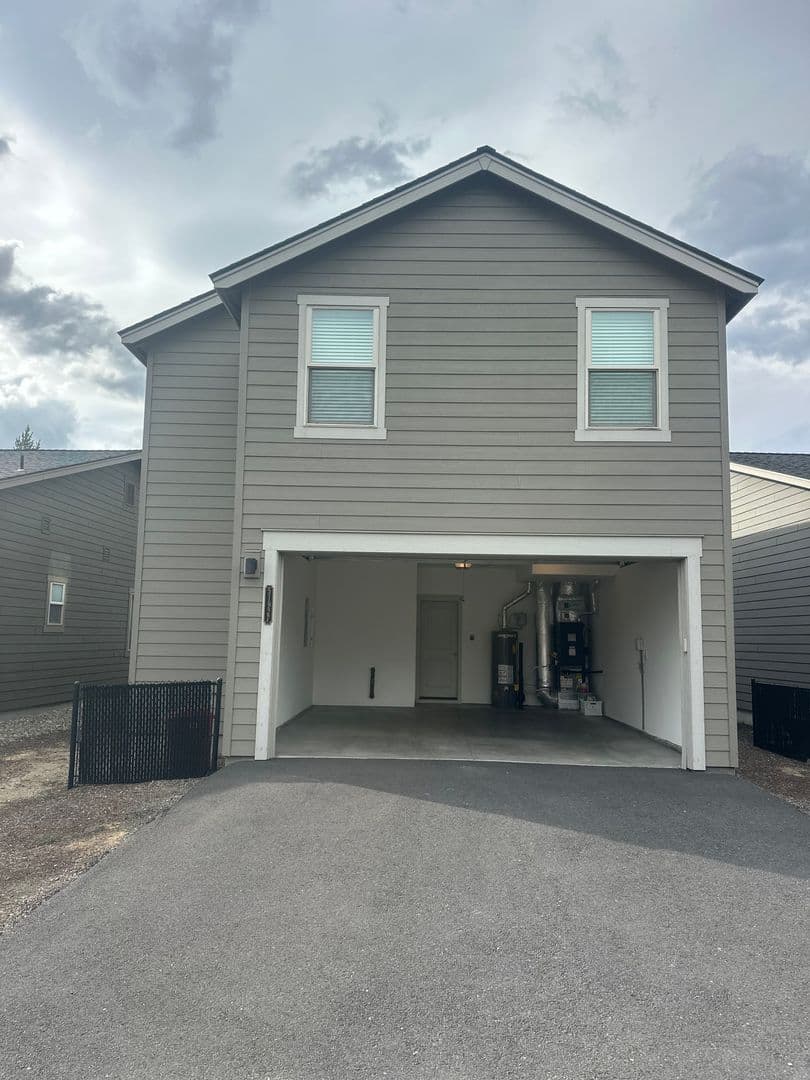 La Pine House: 51927 Lumberman Lane