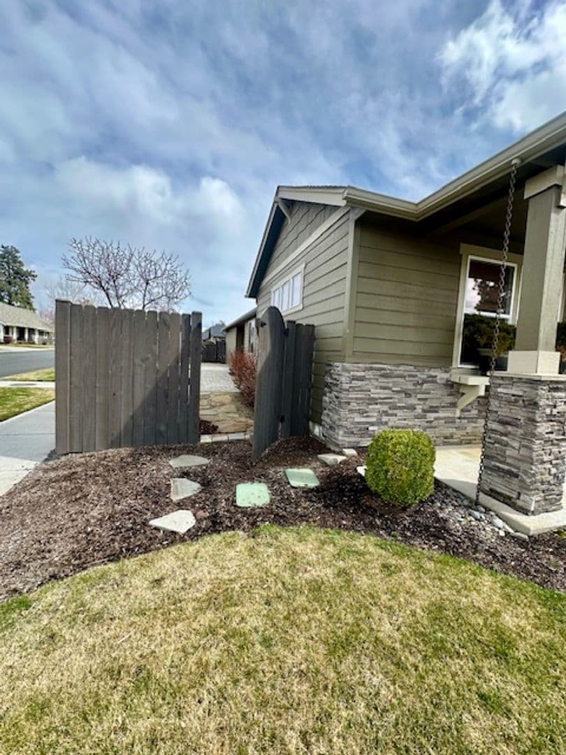 Bend House: 63266 Newhall Pl.