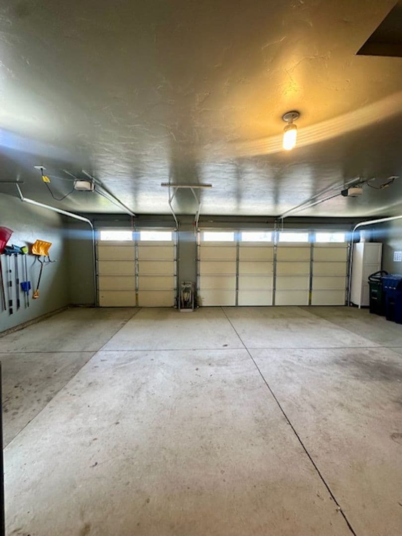 Bend House: 63266 Newhall Pl.