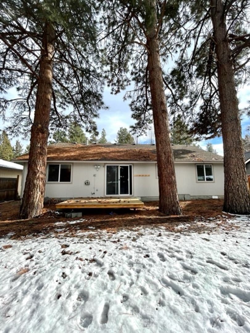 Bend House: 1157 SW Silver Lake Blvd