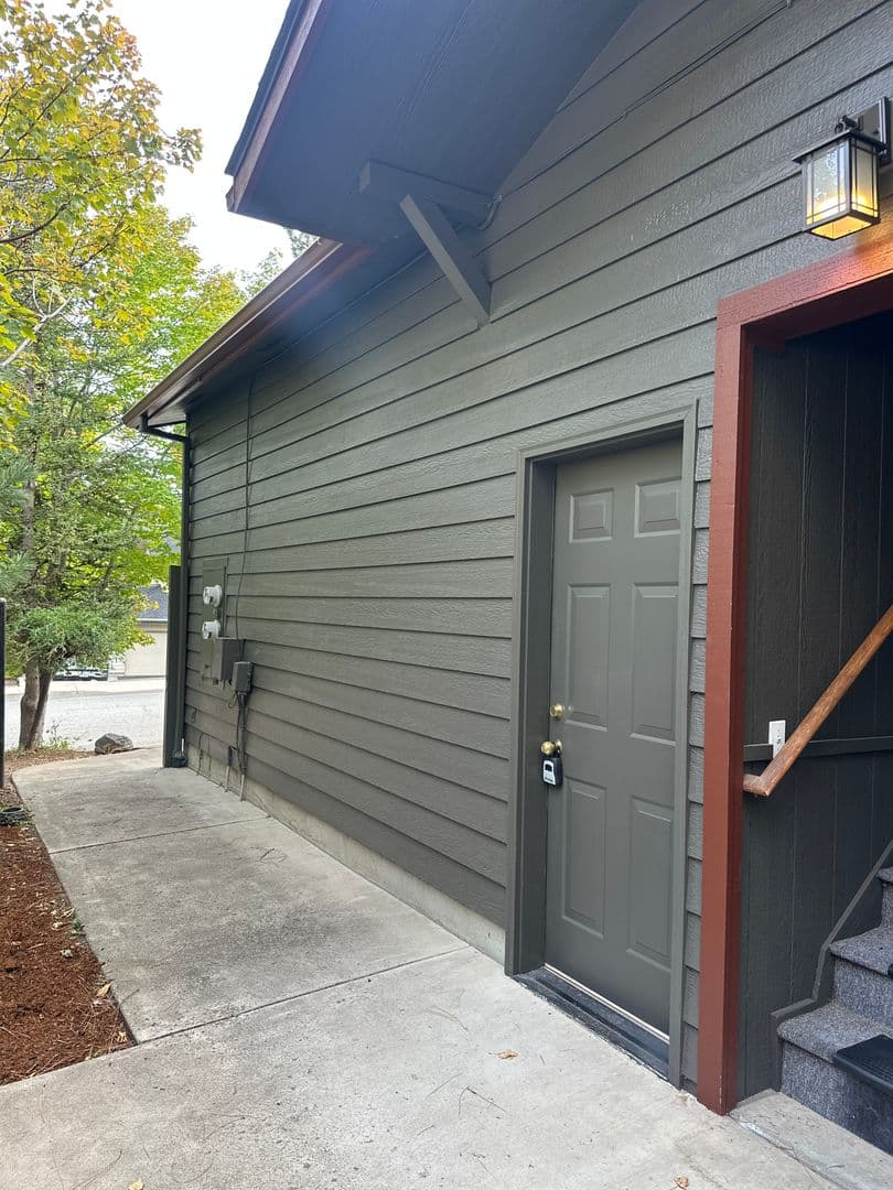 Bend Apartment: 1147 NW Knoxville