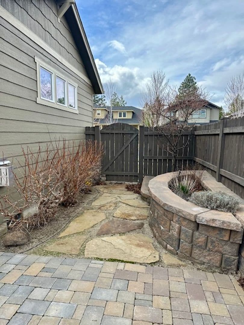 Bend House: 63266 Newhall Pl.