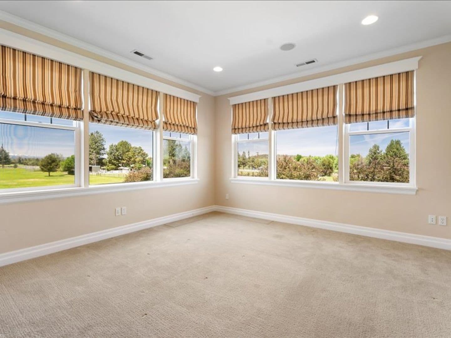 Bend House: 64420 Bailey Rd
