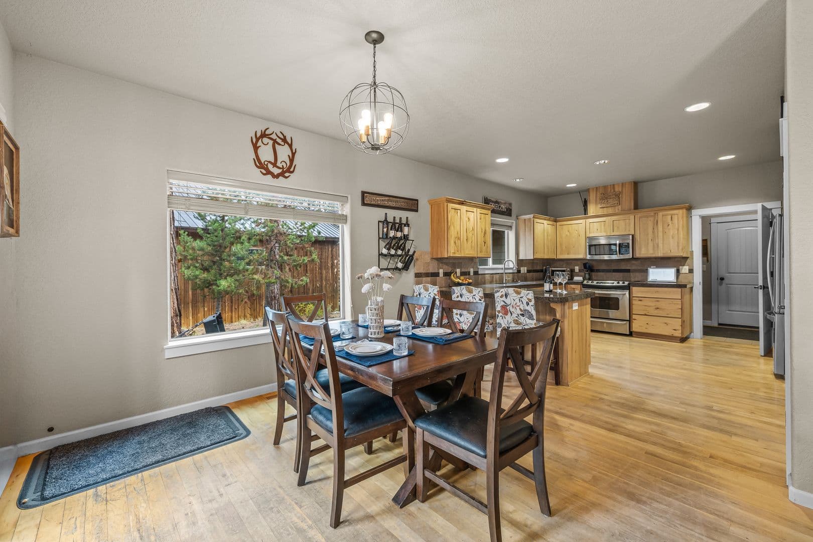 La Pine House: 53591 Brookie Way