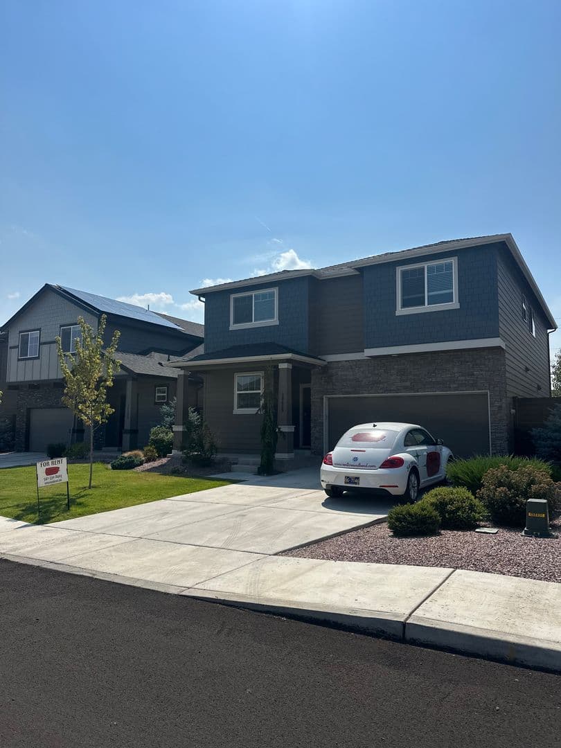 Bend House: 20629 SE Gemstone Ave