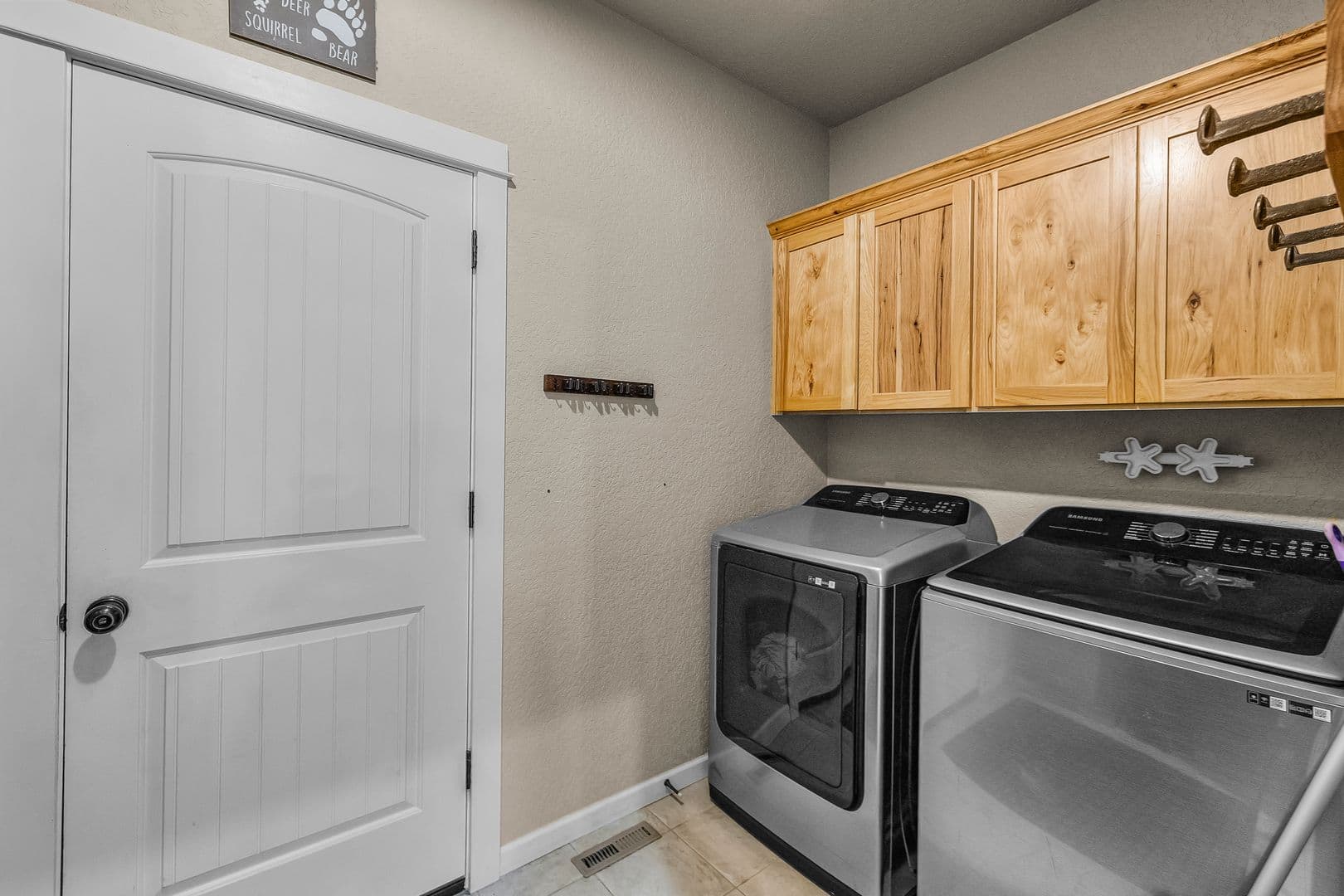 La Pine House: 53591 Brookie Way