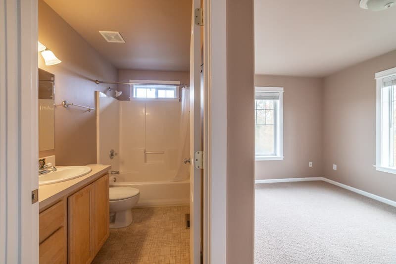 Redmond Apartment: 1127 NW 17th St.