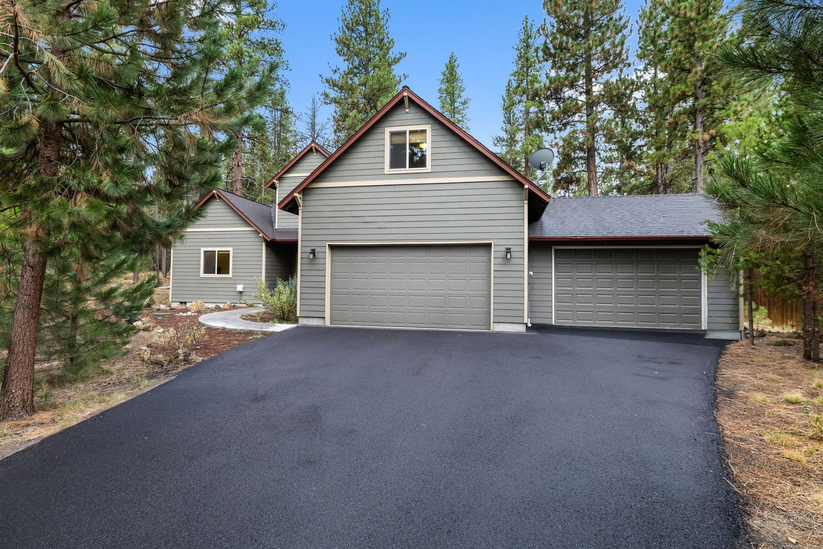 La Pine House: 53591 Brookie Way