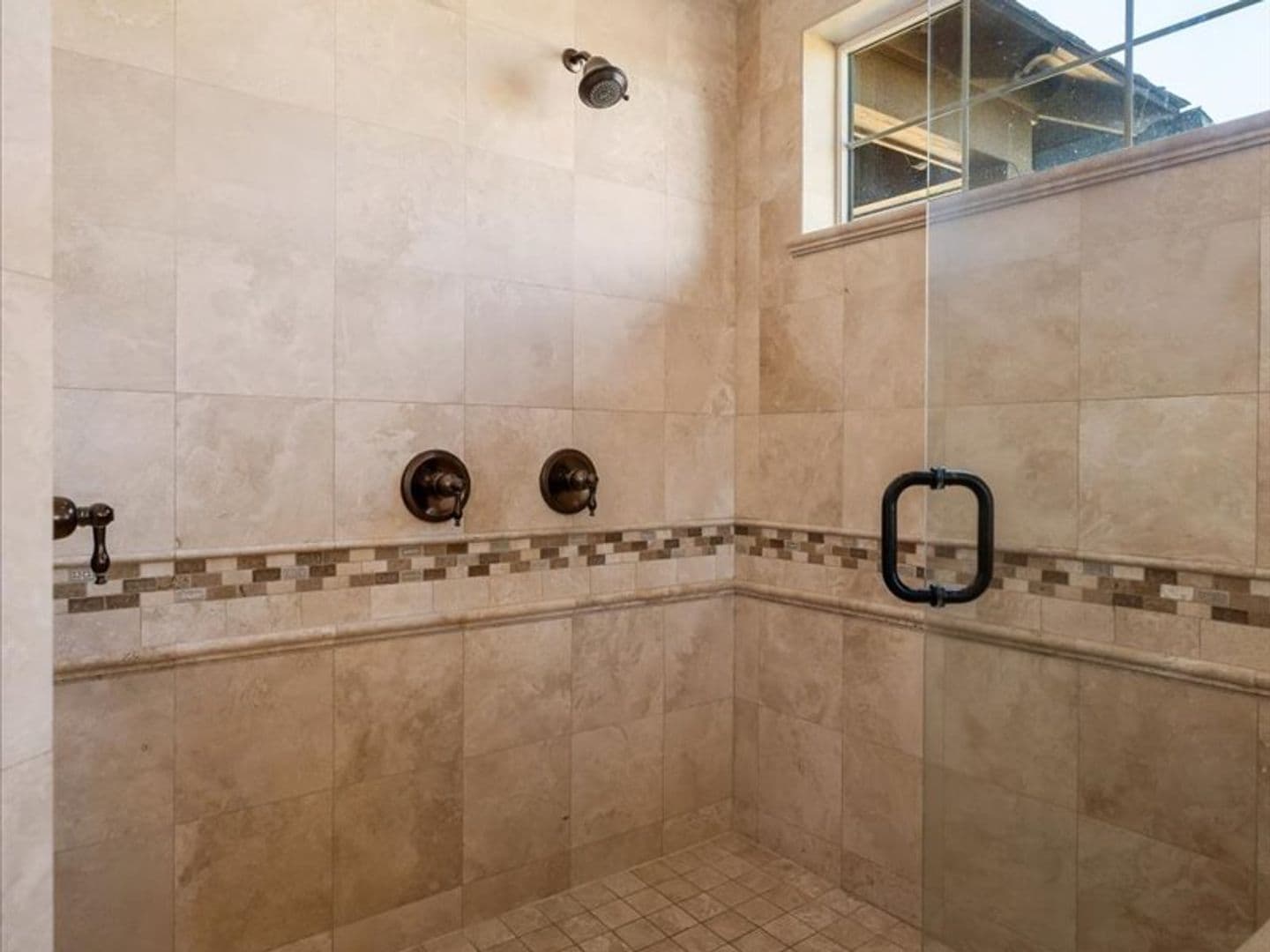 Bend House: 64420 Bailey Rd