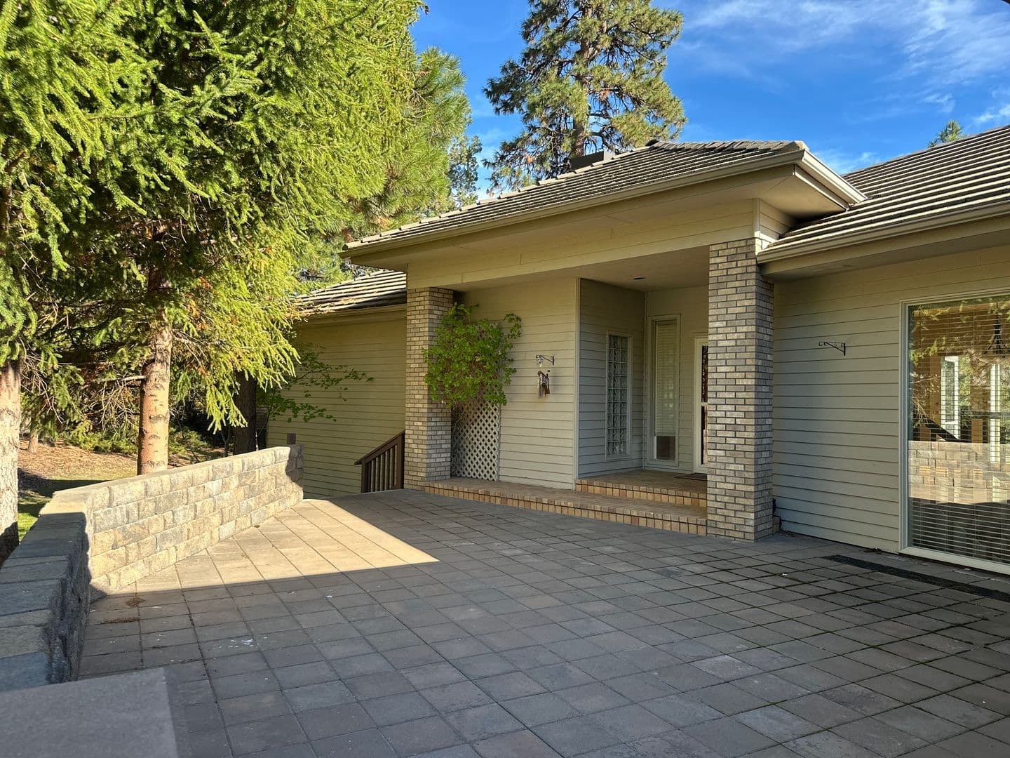 Bend House: 1959 NW Rimrock Dr.