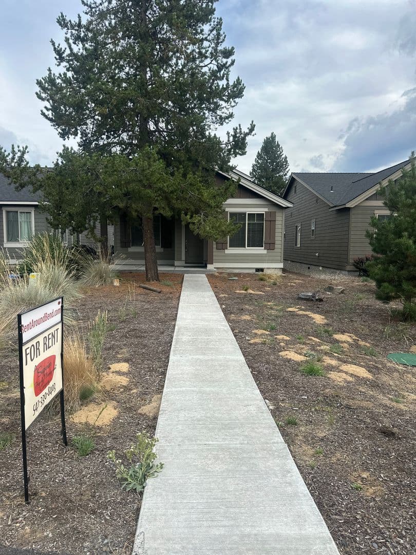 La Pine House: 51927 Lumberman Lane