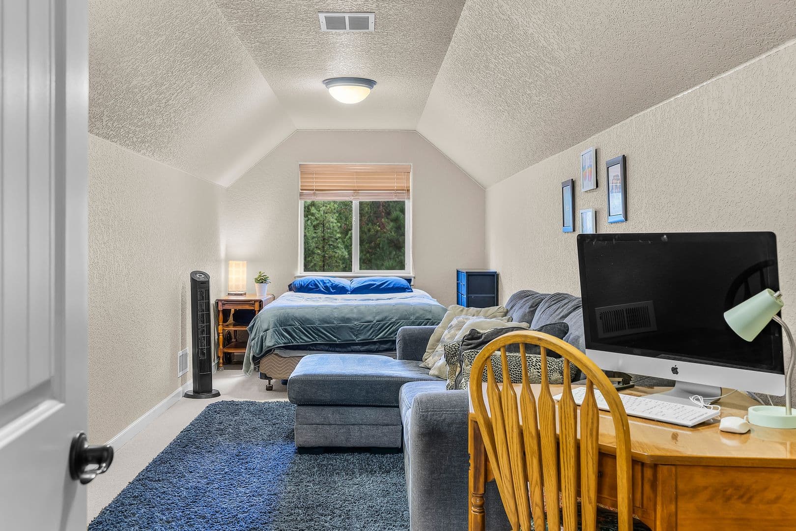 La Pine House: 53591 Brookie Way