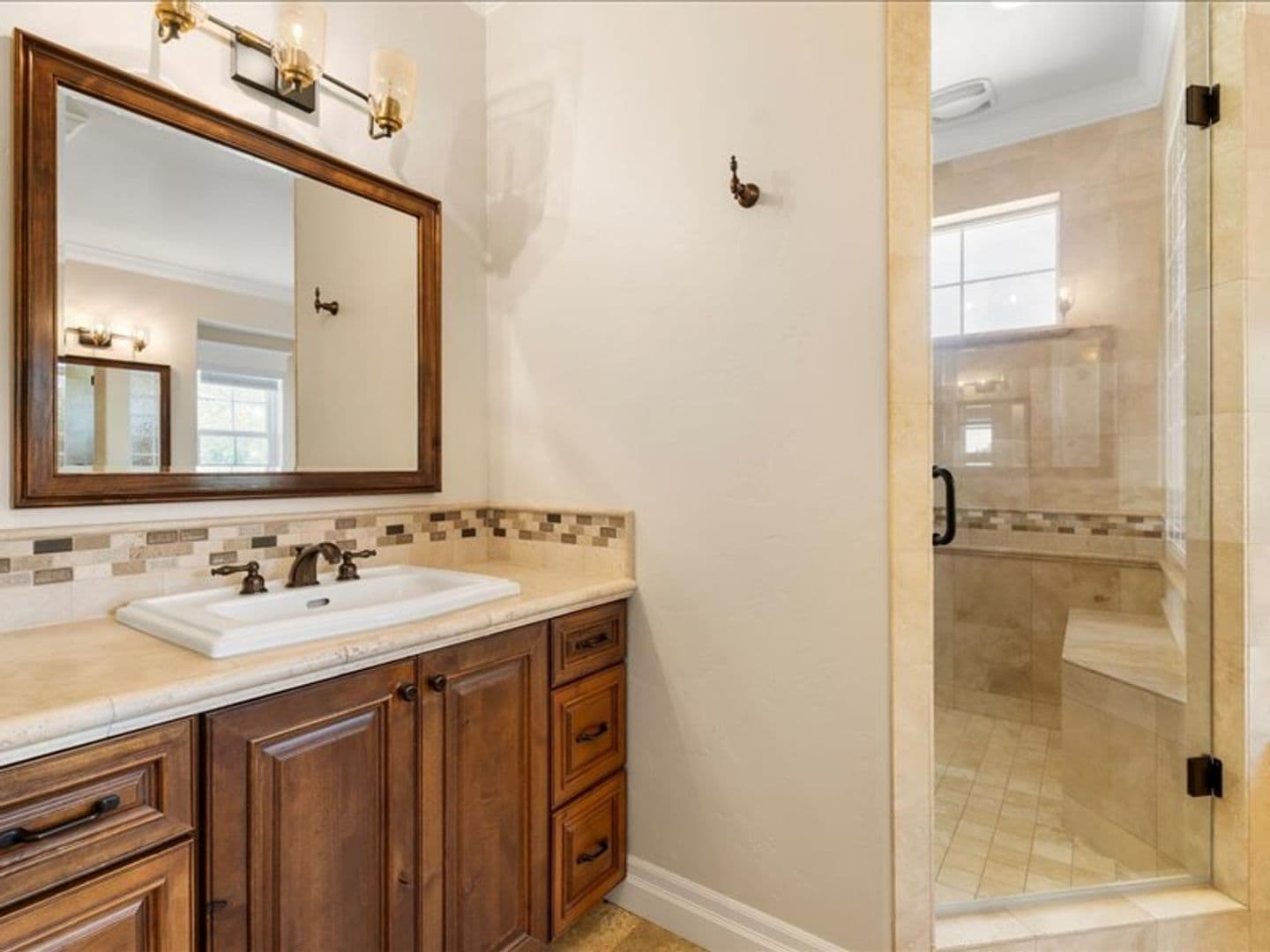 Bend House: 64420 Bailey Rd