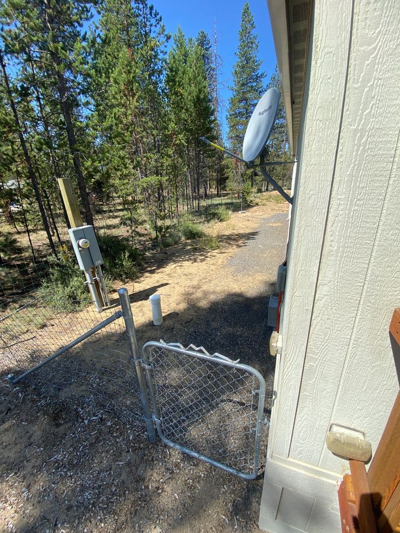 La Pine House: 52515 Pine Dr.
