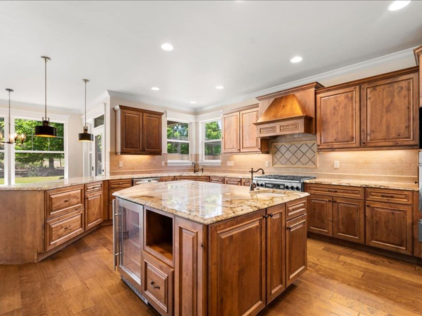 Bend House: 64420 Bailey Rd
