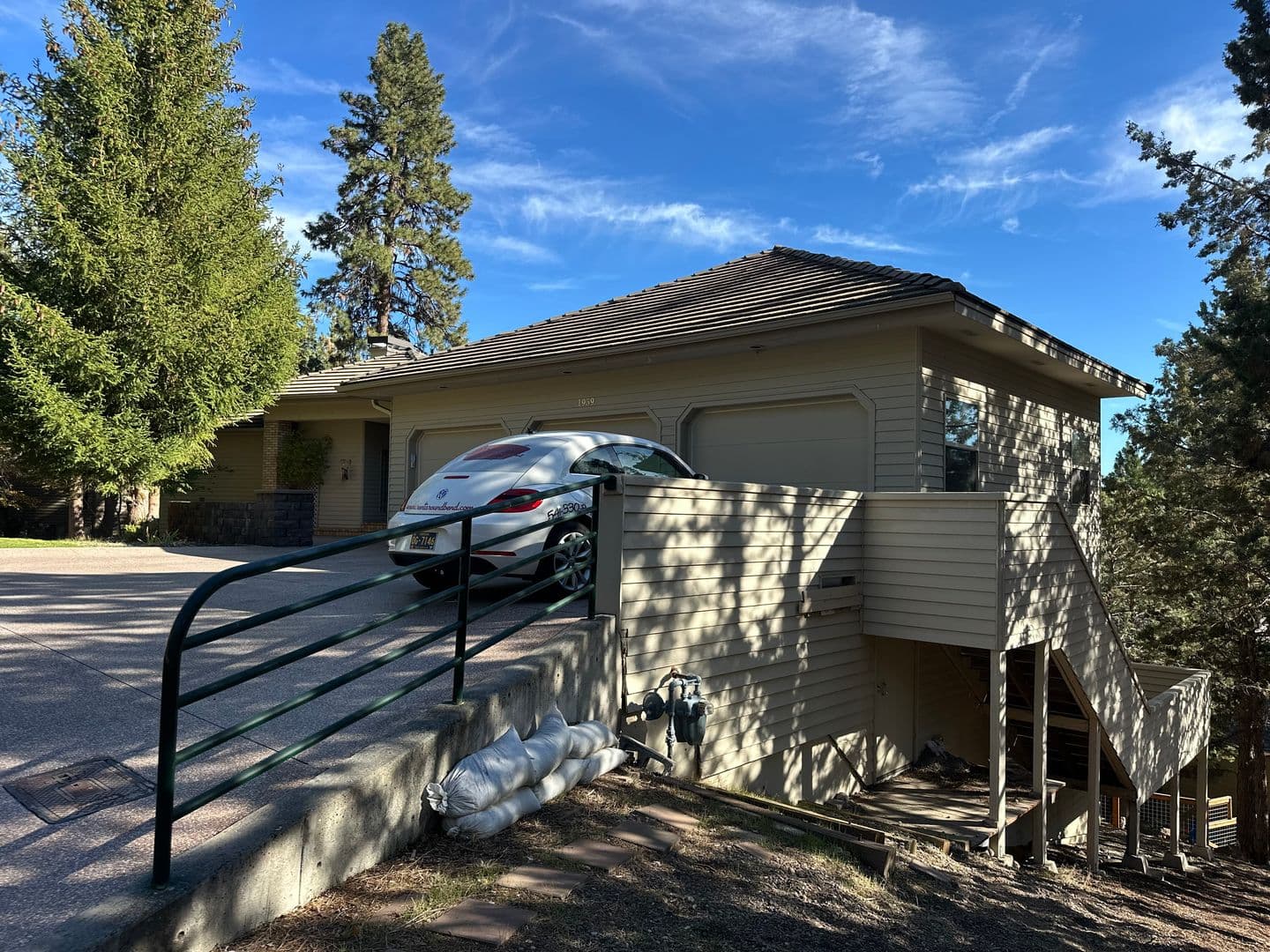 Bend House: 1959 NW Rimrock Dr.