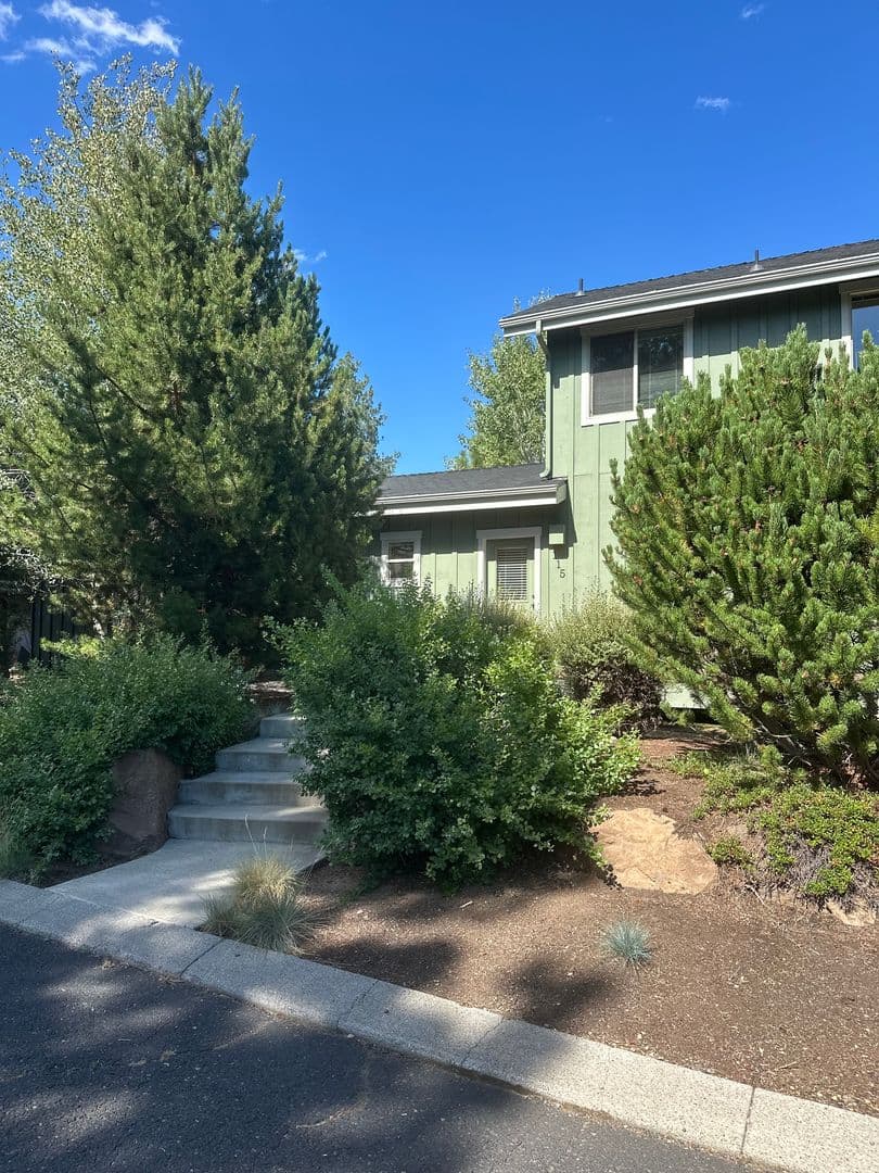 Bend House: 115 NW Mt. Washington Dr.
