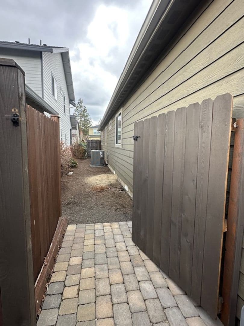 Bend House: 63266 Newhall Pl.