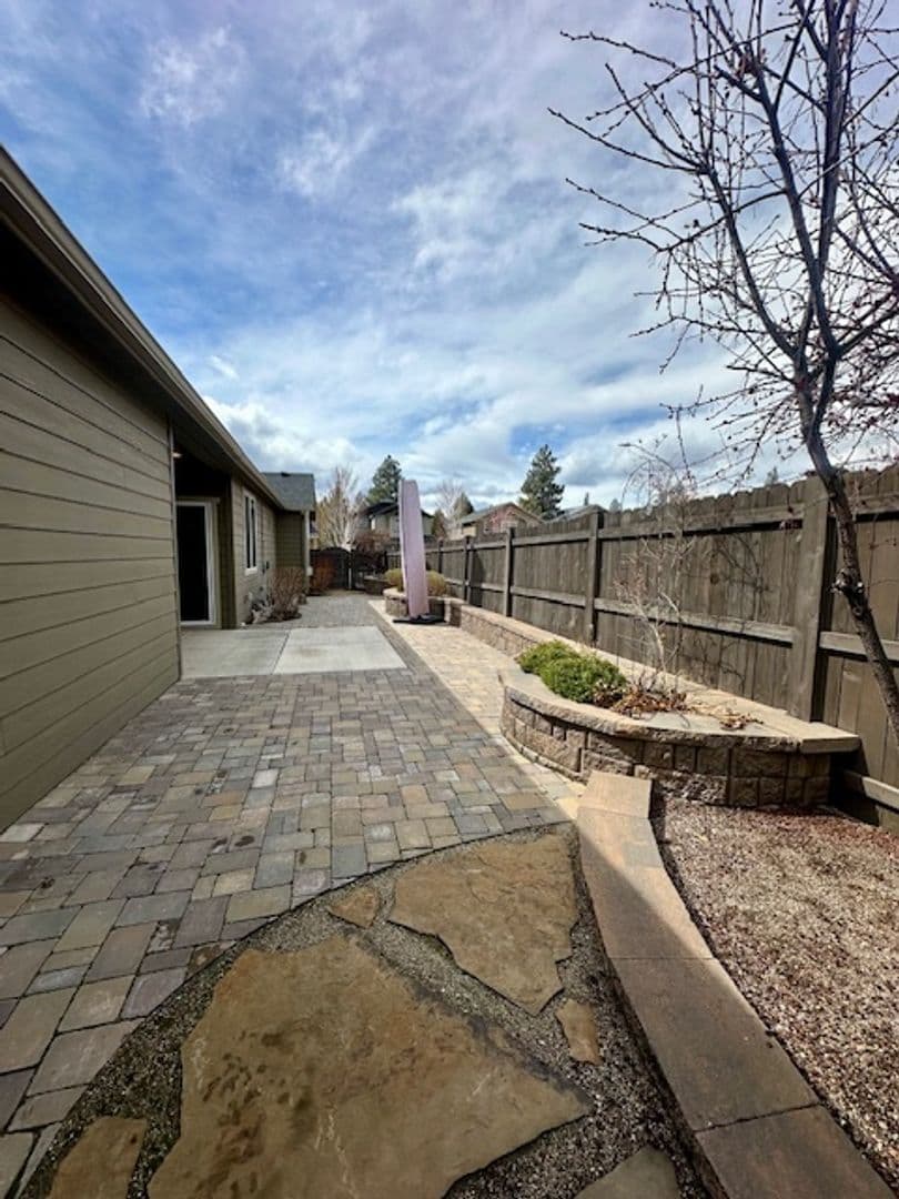 Bend House: 63266 Newhall Pl.