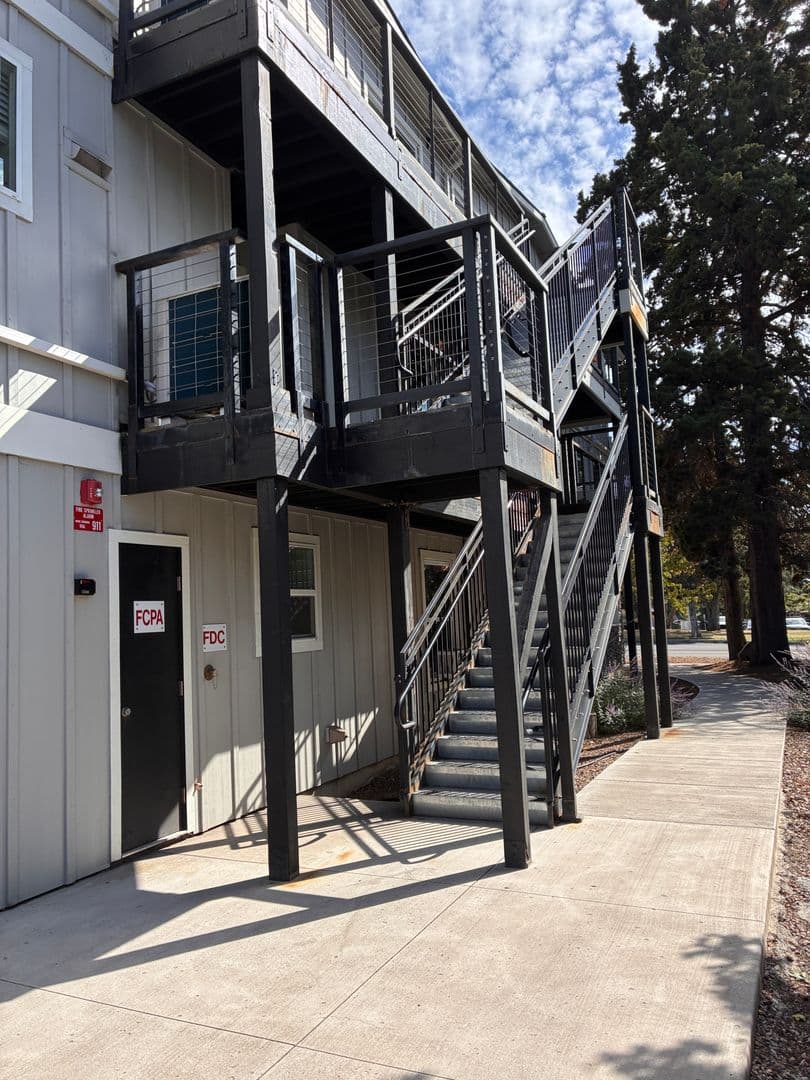 Bend Apartment: 1419 NW 8th St.