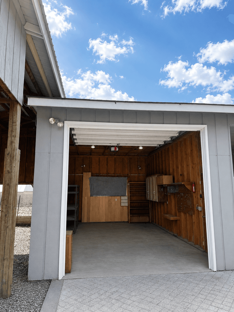 Bend House: 61456 SE Brosterhous Rd.