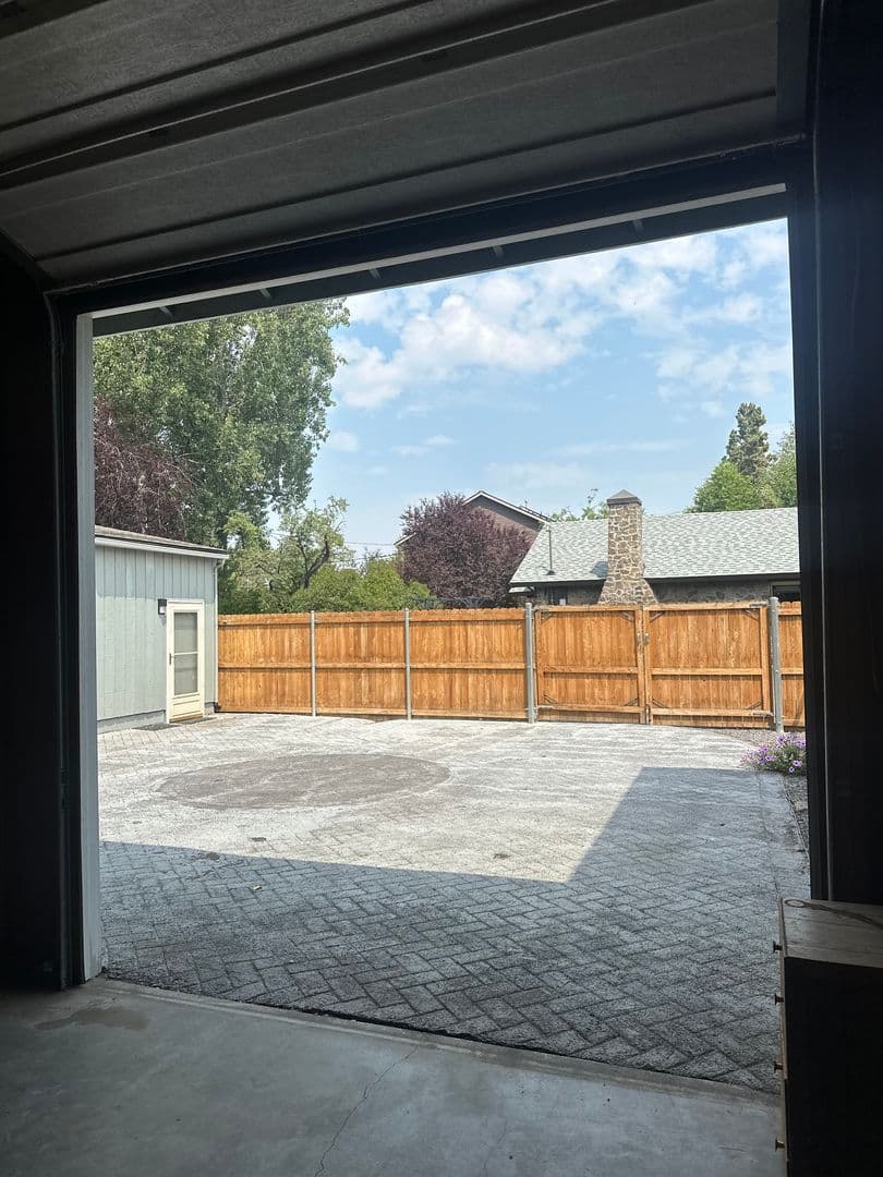 Bend House: 61456 SE Brosterhous Rd.