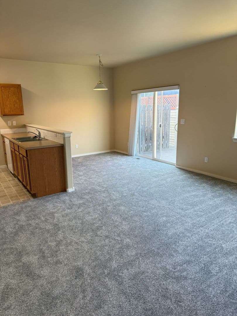 Bend Apartment: 20047 Beth Ave