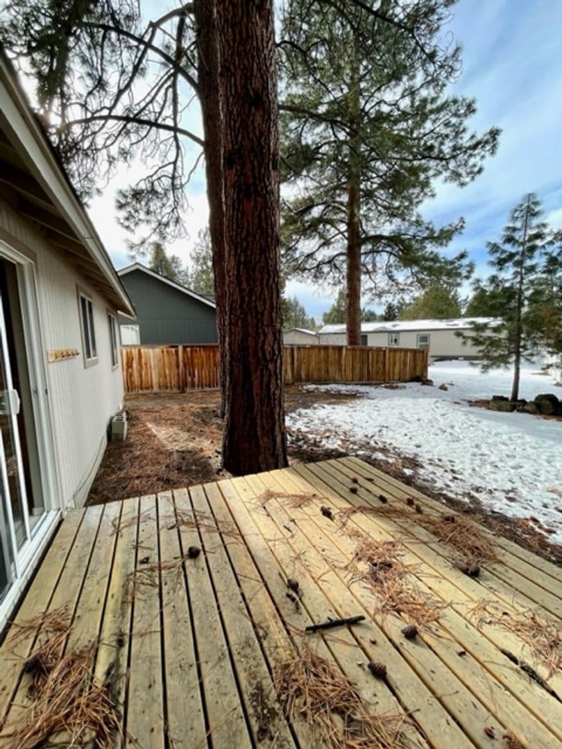 Bend House: 1157 SW Silver Lake Blvd