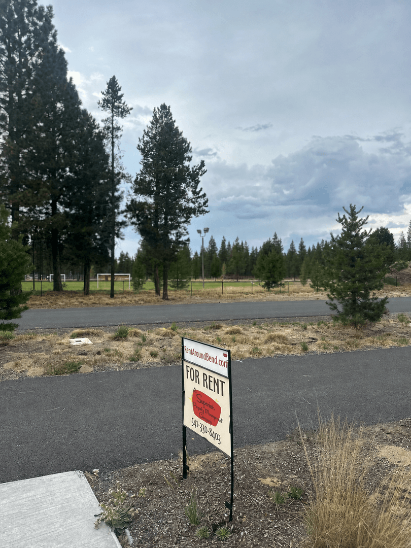 La Pine House: 51927 Lumberman Lane
