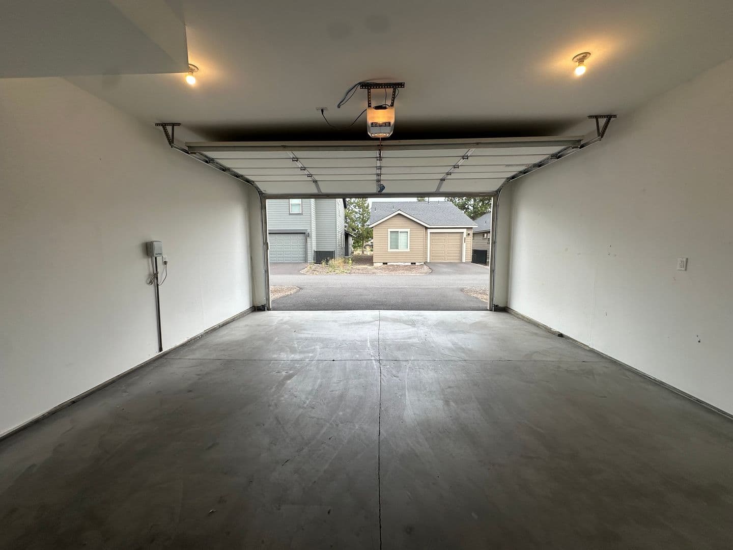 La Pine House: 51927 Lumberman Lane
