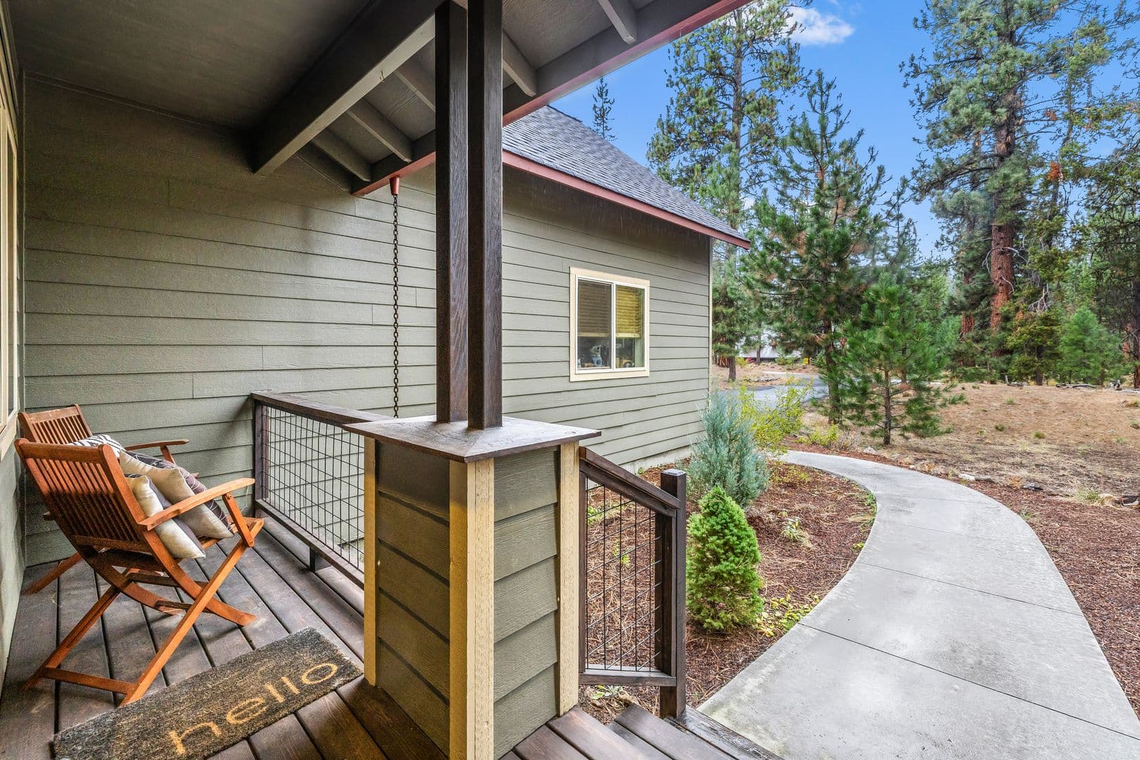 La Pine House: 53591 Brookie Way