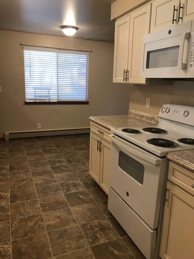 Bend House: 1590 NW Hartford