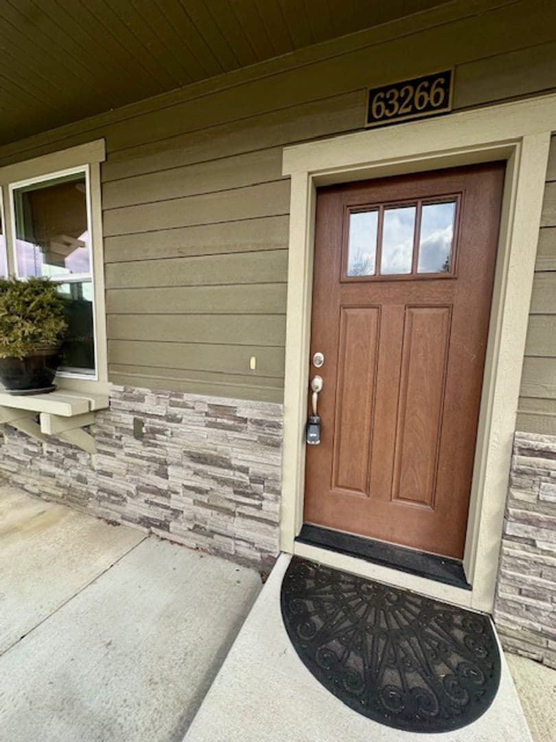 Bend House: 63266 Newhall Pl.