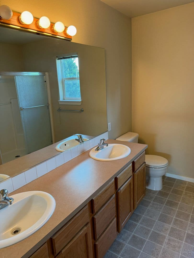 Bend Apartment: 20047 Beth Ave