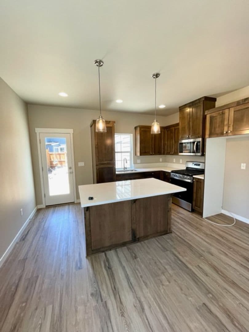 Bend Apartment: 61525 SE Jennifer Ln. #2