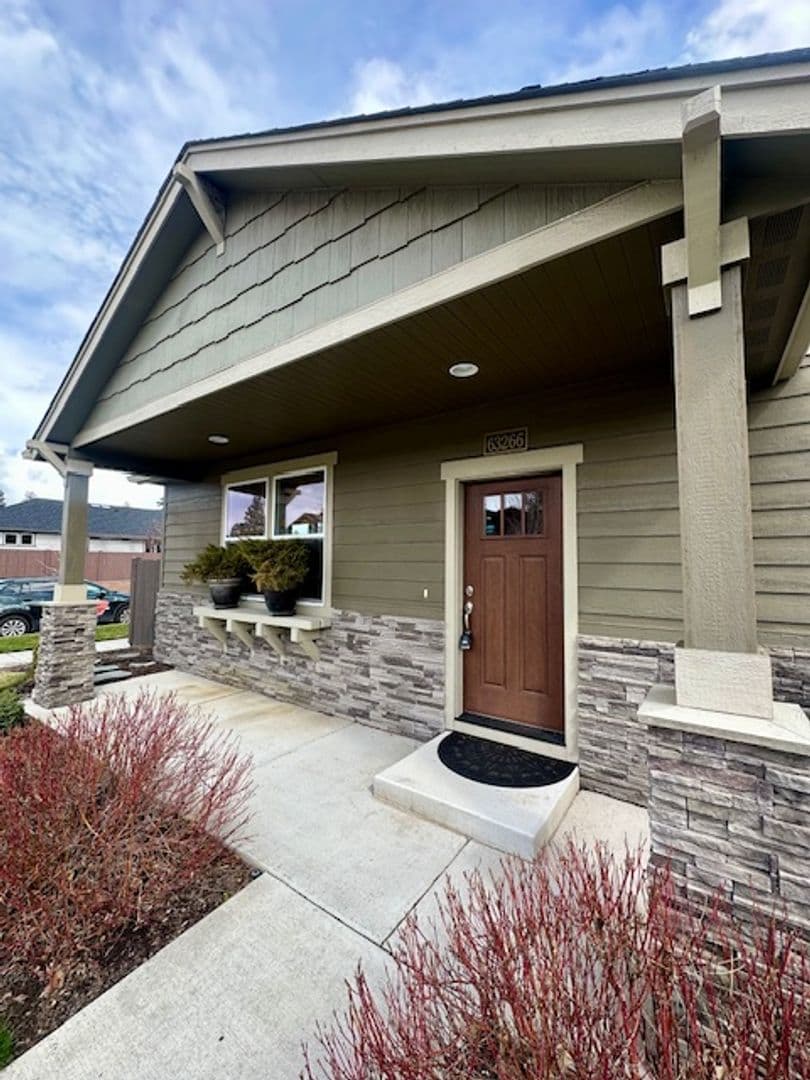 Bend House: 63266 Newhall Pl.