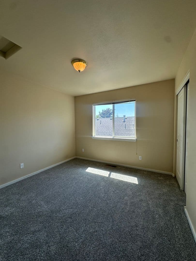 Bend Apartment: 20047 Beth Ave