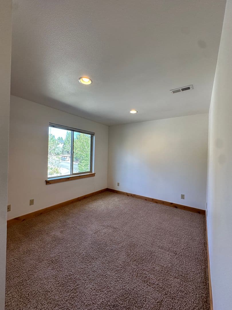 Bend House: 115 NW Mt. Washington Dr.