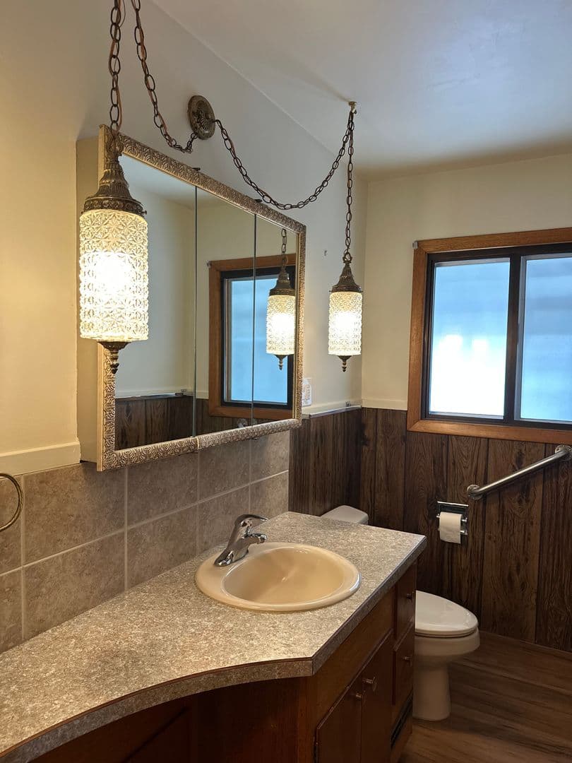 Bend House: 61456 SE Brosterhous Rd.