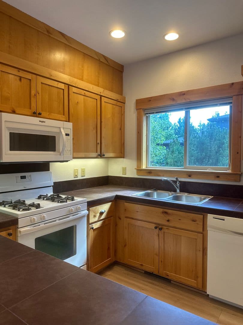 Bend House: 115 NW Mt. Washington Dr.
