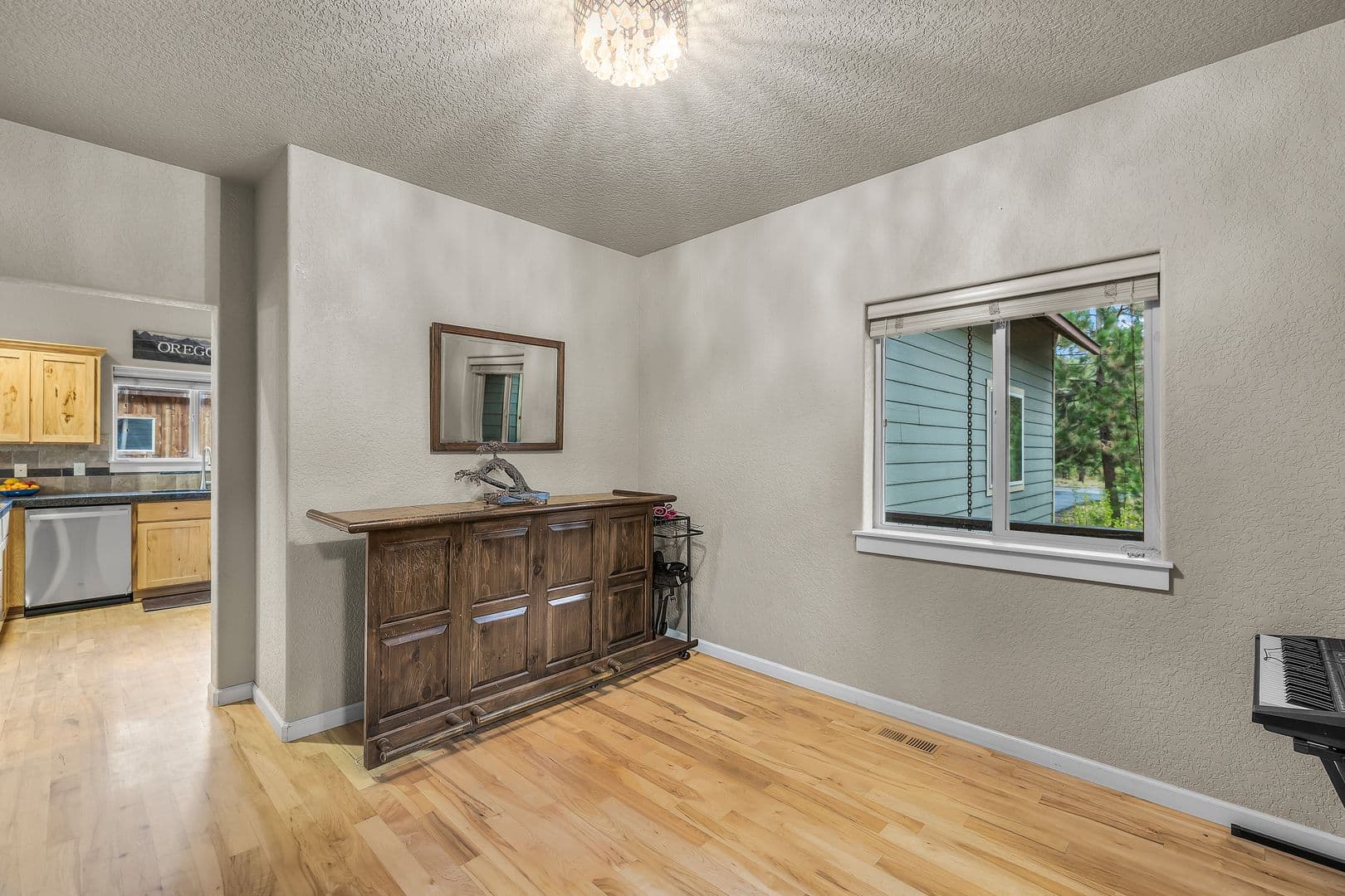 La Pine House: 53591 Brookie Way